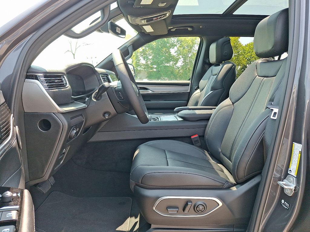 2025 Jeep Wagoneer Series II - Photo 11