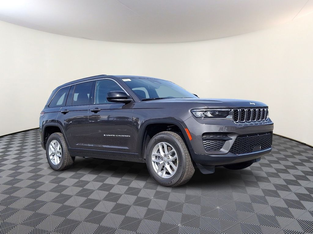 2025 Jeep Grand Cherokee Laredo's photo