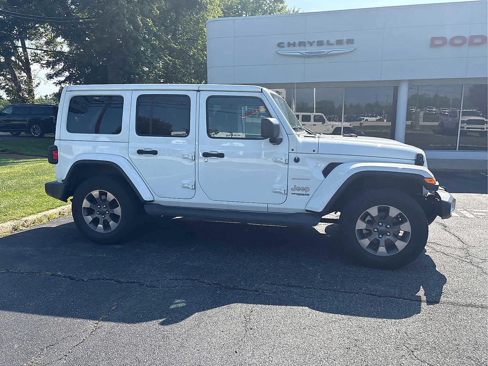 2020 Jeep Wrangler Sahara Unlimited photo 2