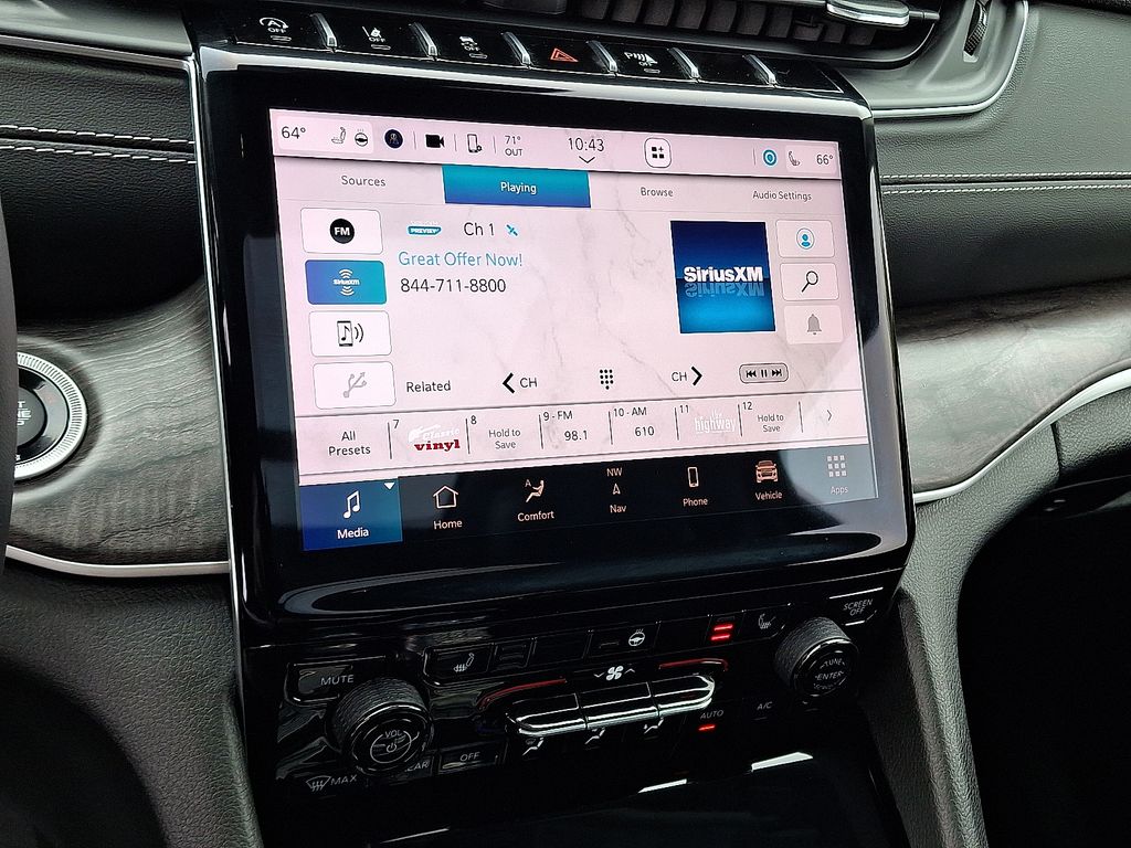 2022 Jeep Grand Cherokee Limited photo 2