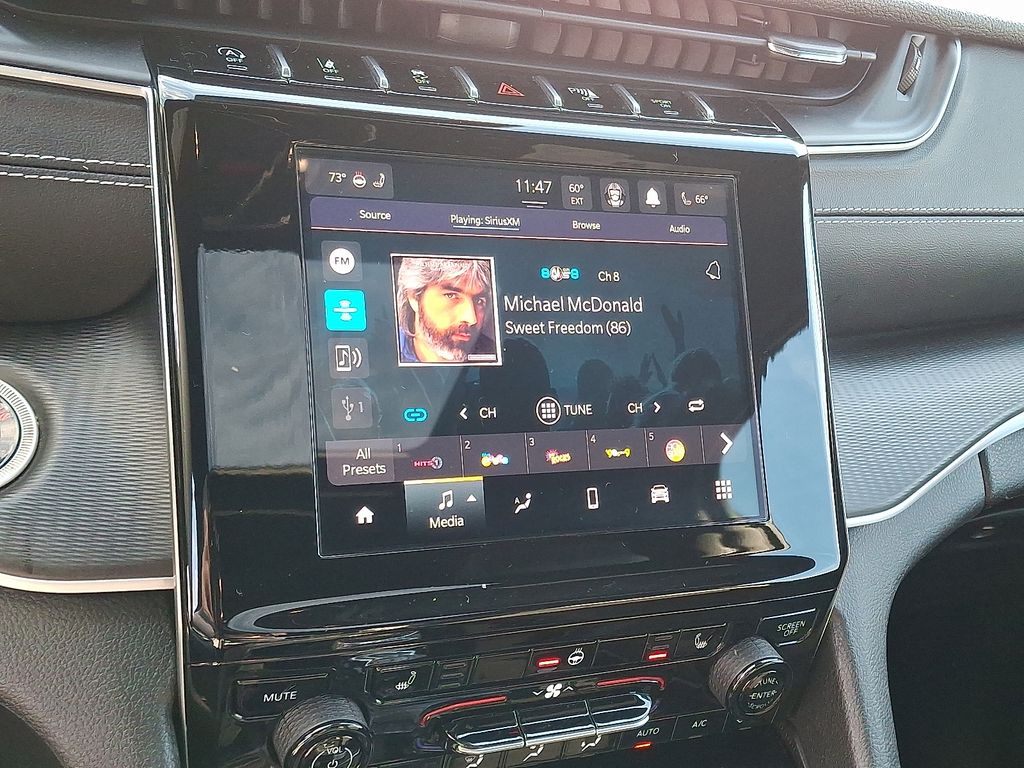 2023 Jeep Grand Cherokee Altitude X photo 2