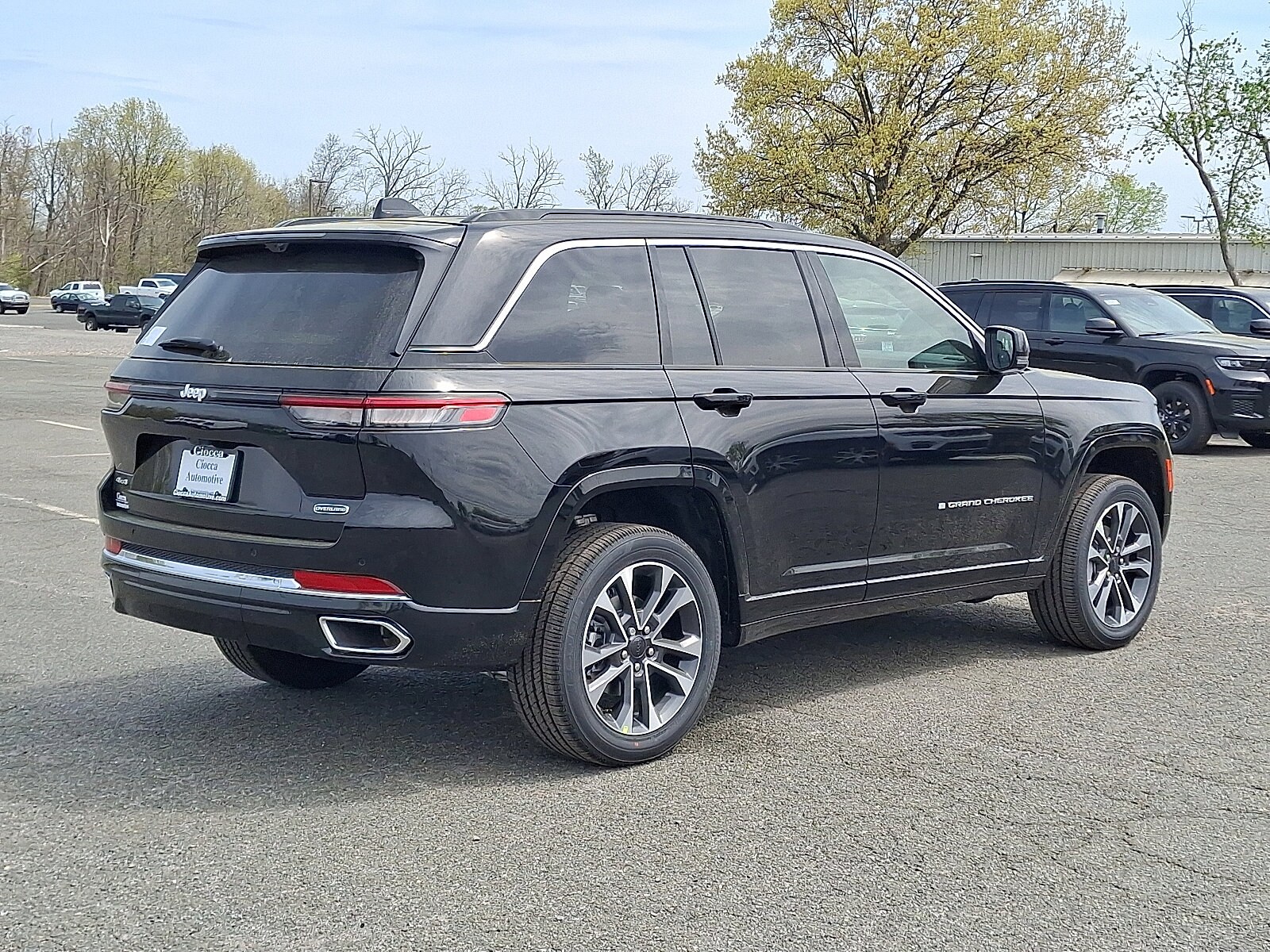 2025 Jeep Grand Cherokee Overland photo 4