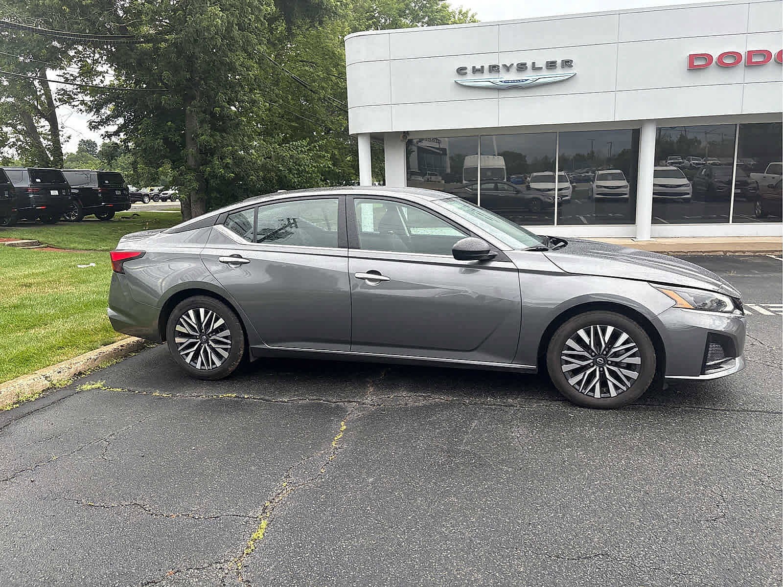 2024 Nissan Altima 2.5 SV photo 2