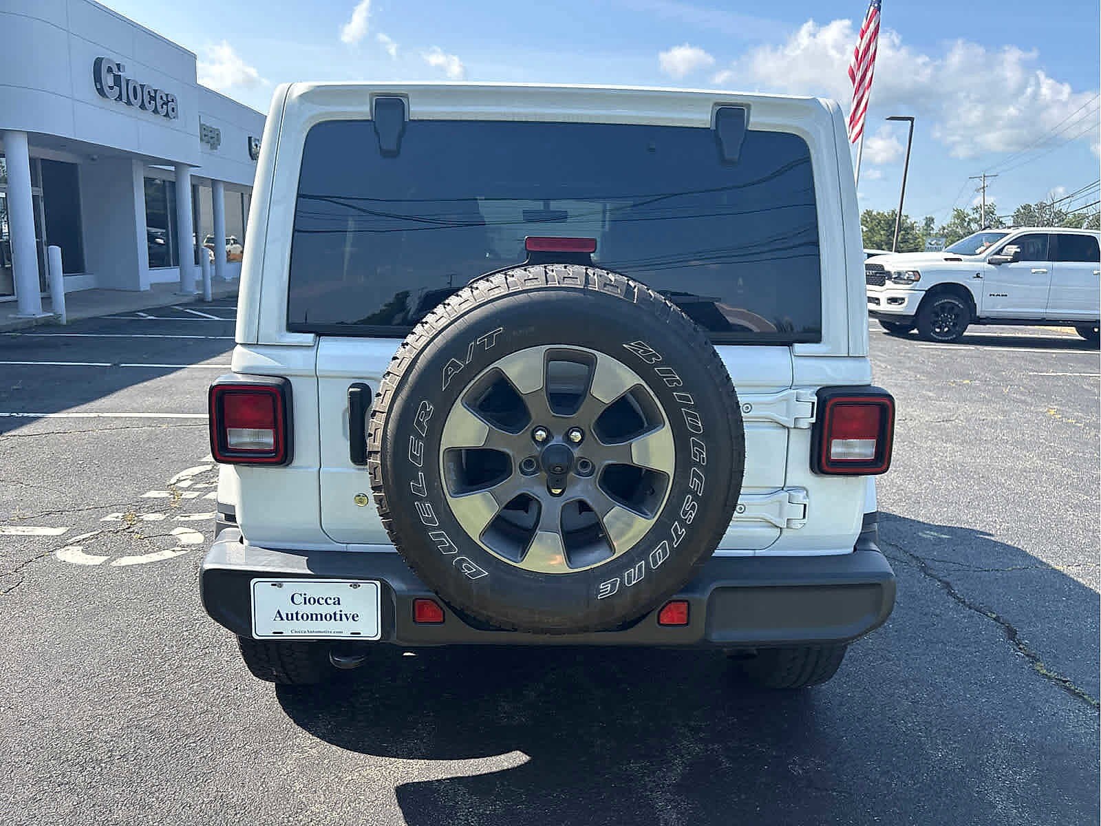 2020 Jeep Wrangler Sahara Unlimited photo 3