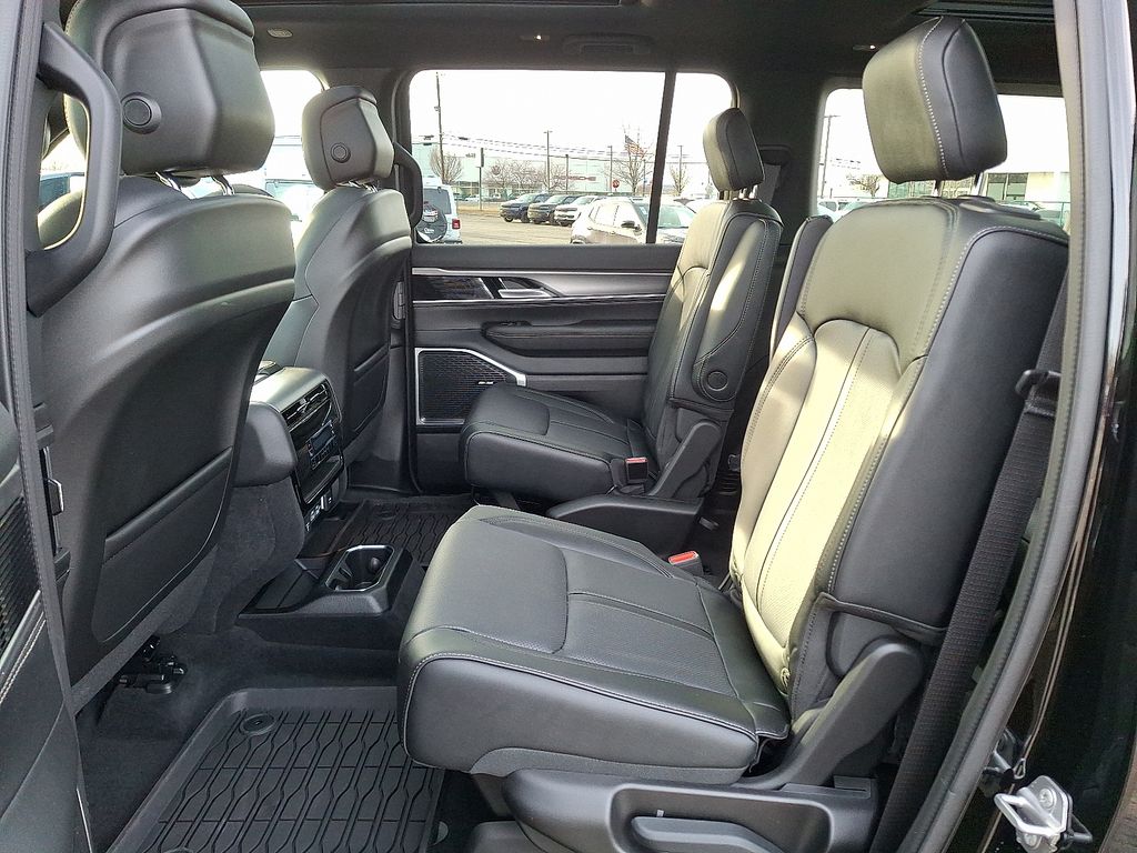 2025 Jeep Wagoneer Series II - Photo 9