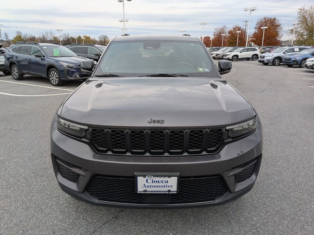 Used 2023 Jeep Grand Cherokee Altitude SUV
