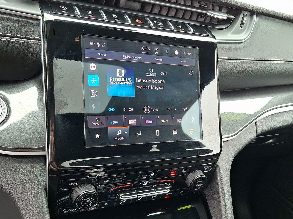 2023 Jeep Grand Cherokee Altitude photo 2