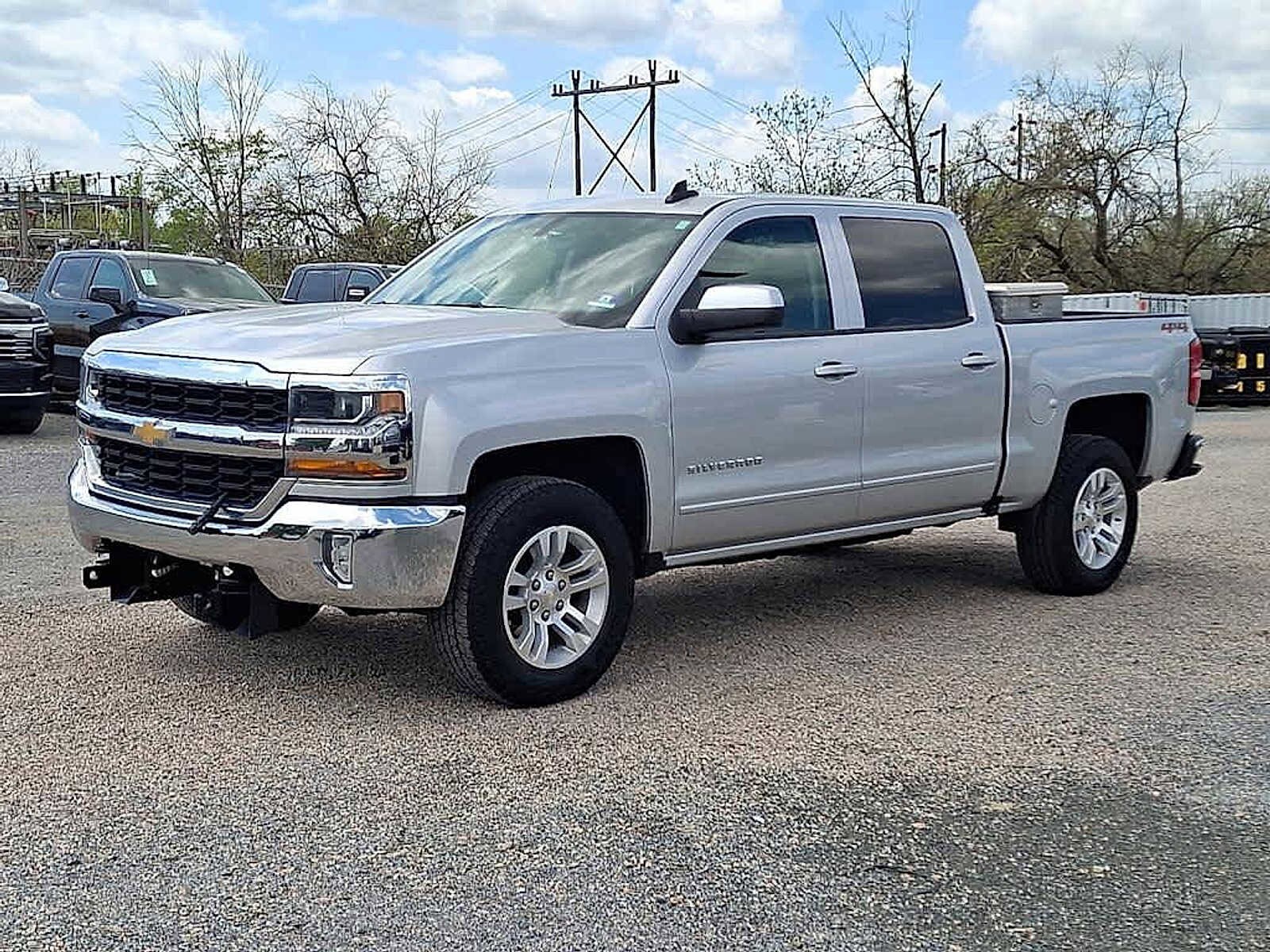 2018 Chevrolet Silverado 1500 LT photo 4