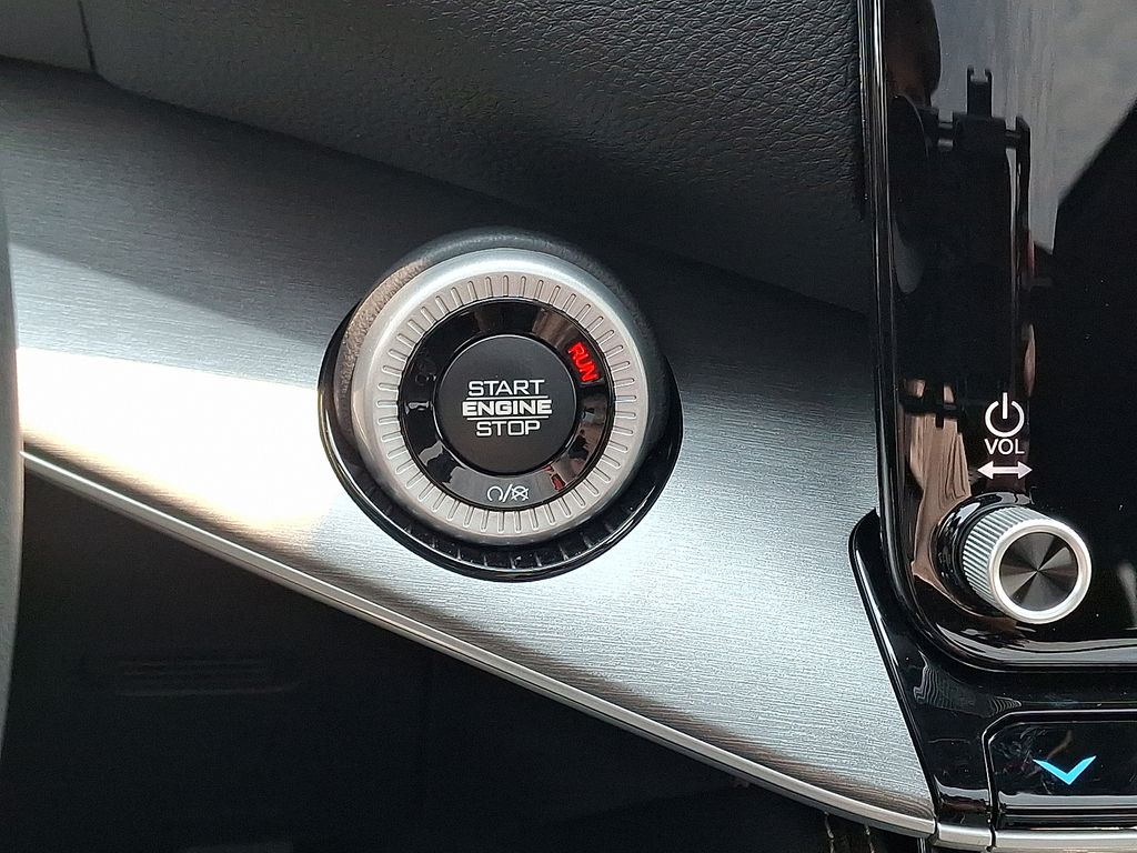 2025 Jeep Wagoneer Series II - Photo 15