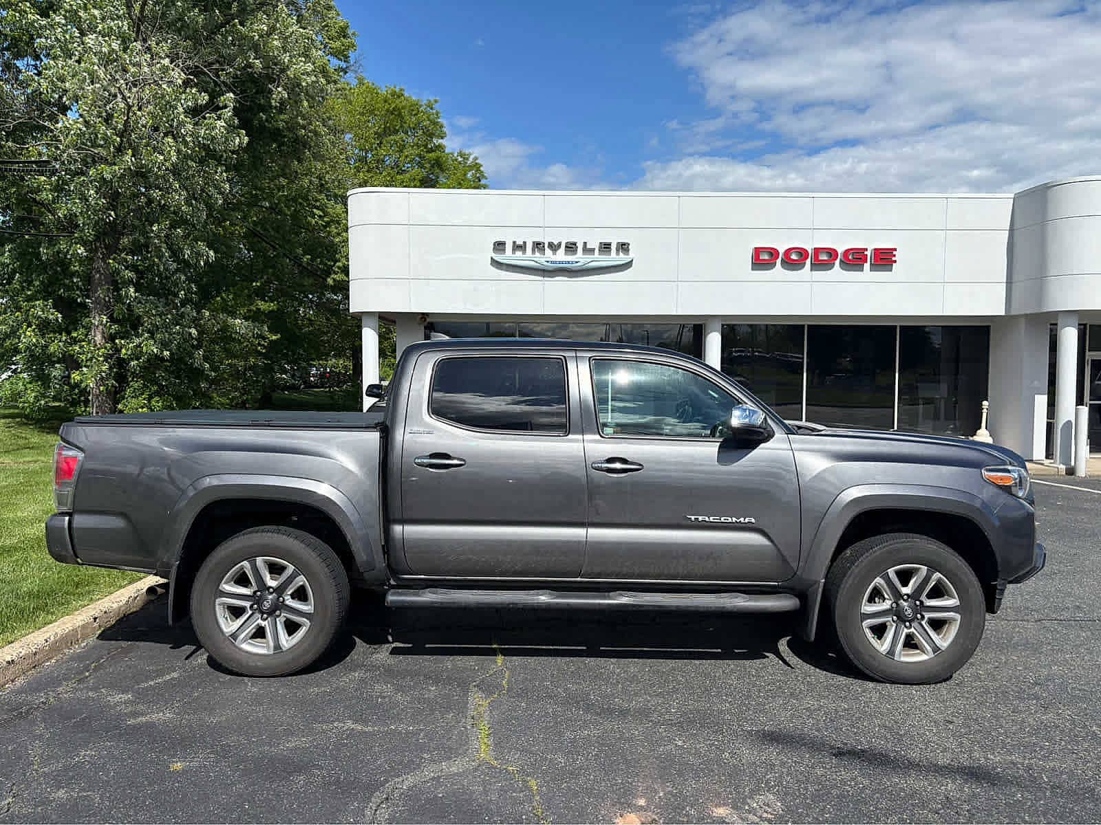 Used 2018 Toyota Tacoma Limited with VIN 3TMGZ5AN3JM174705 for sale in Flemington, NJ