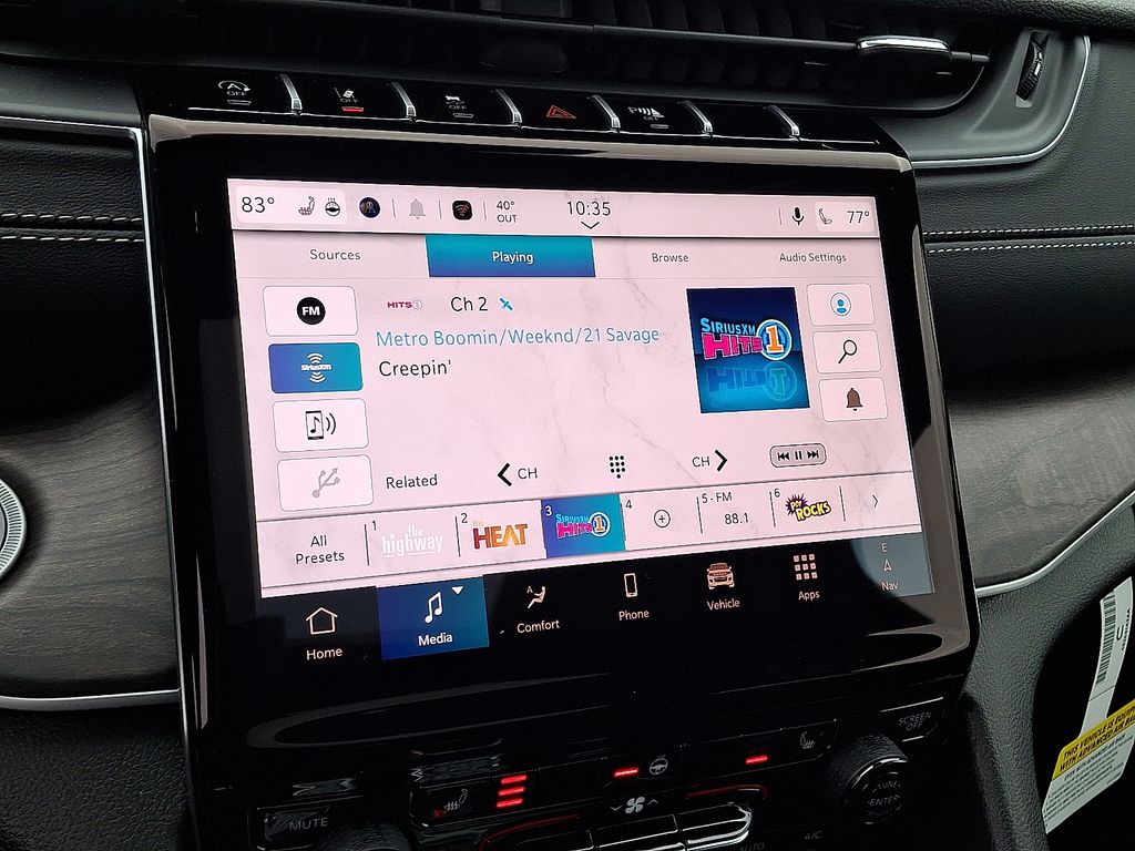 2025 Jeep Grand Cherokee Limited photo 2