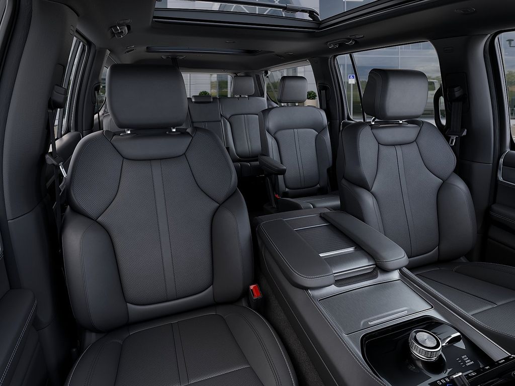 2025 Jeep Wagoneer L Series II - Photo 16