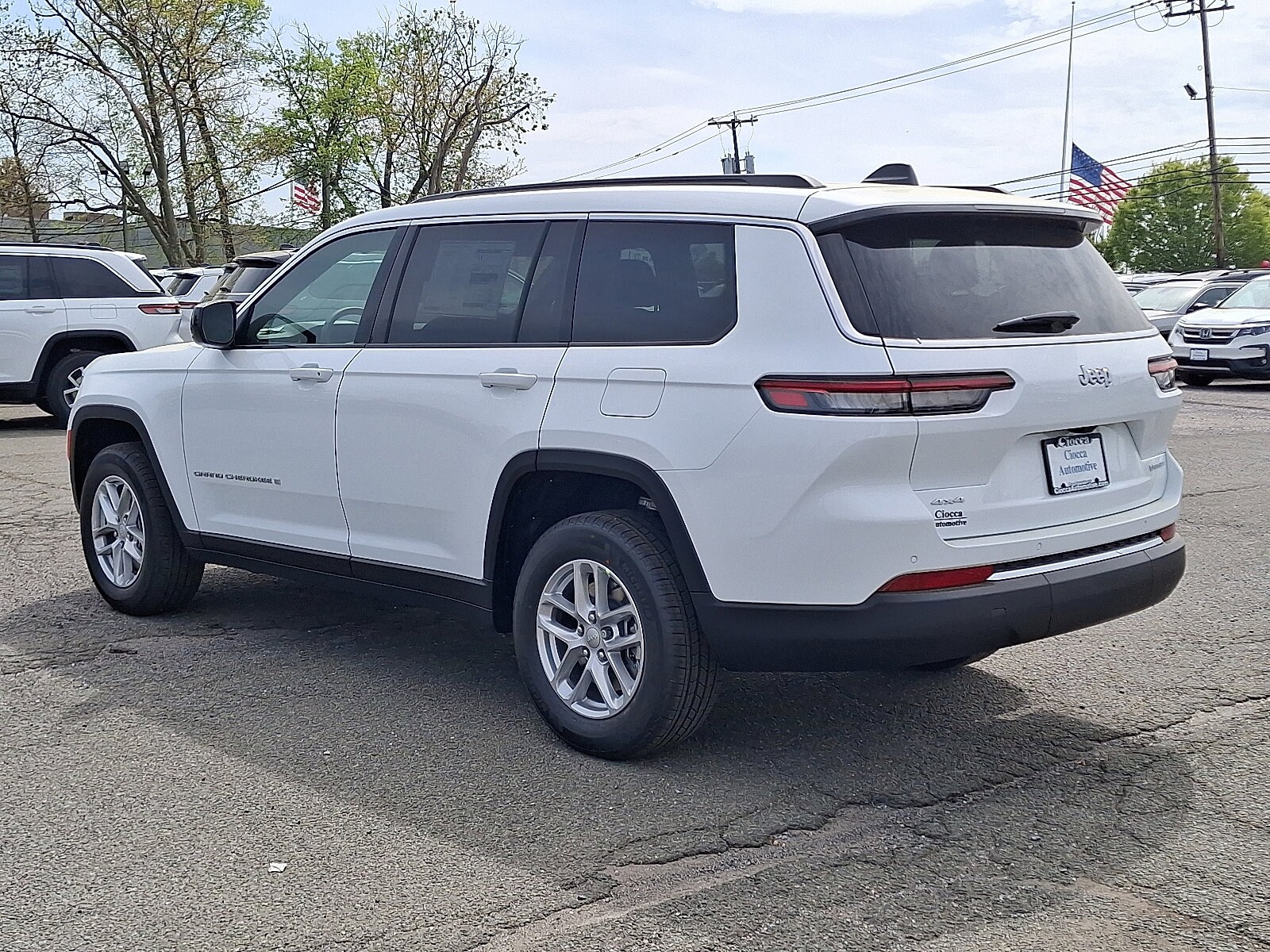2025 Jeep Grand Cherokee Laredo X photo 3