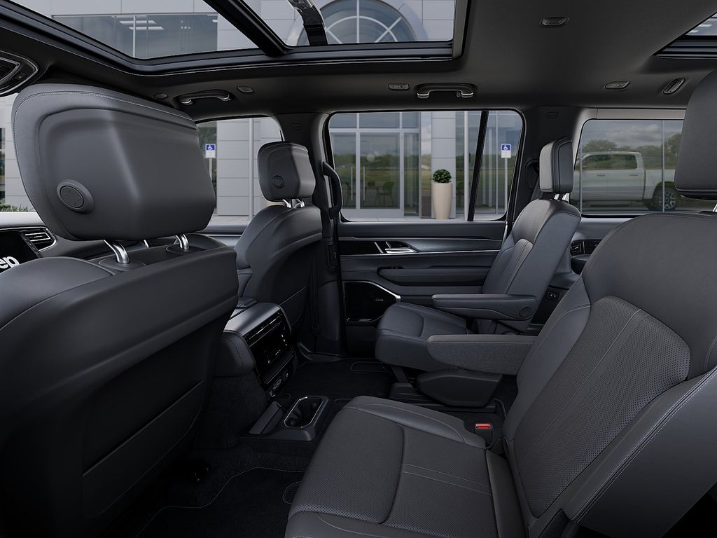 2025 Jeep Wagoneer L Series II - Photo 23