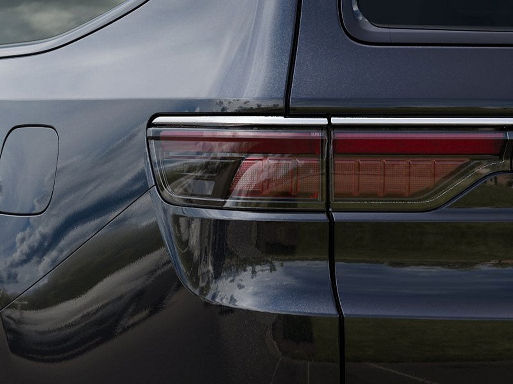 2025 Jeep Wagoneer L Series II - Photo 9