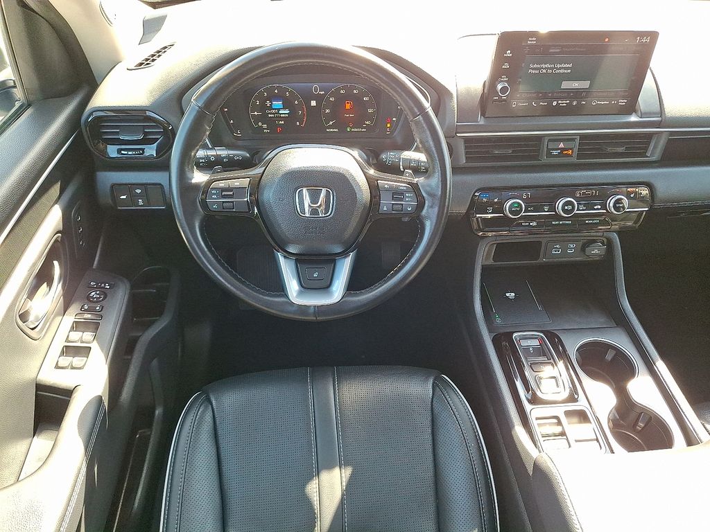 2023 Honda Pilot Elite photo 2