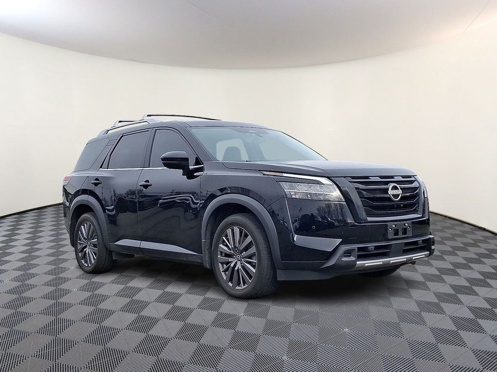2023 Nissan Pathfinder SL's photo