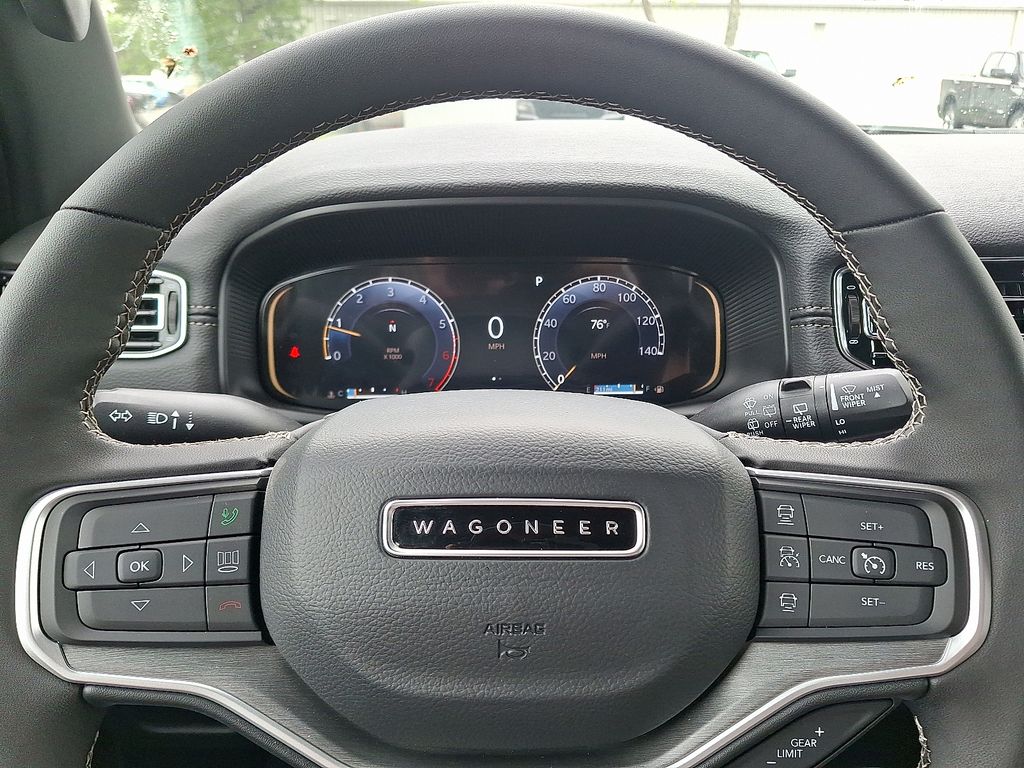 2025 Jeep Wagoneer L Series II - Photo 40