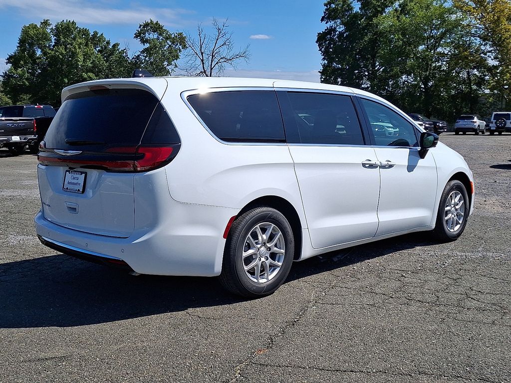 2026 Chrysler Pacifica Select - Photo 33