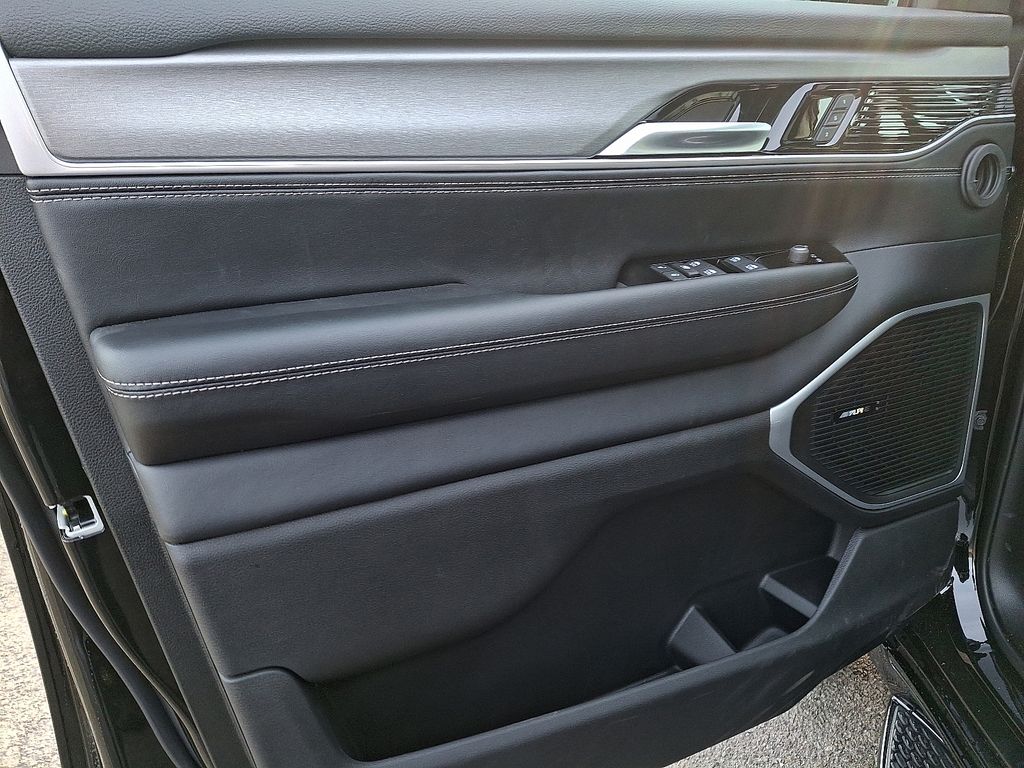 2025 Jeep Wagoneer Series II - Photo 10