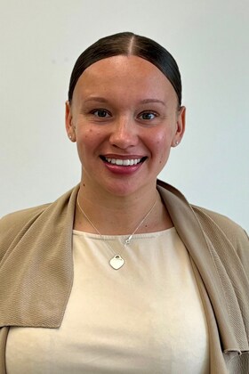 Staff member Christina Barrett from ID_899e93710584