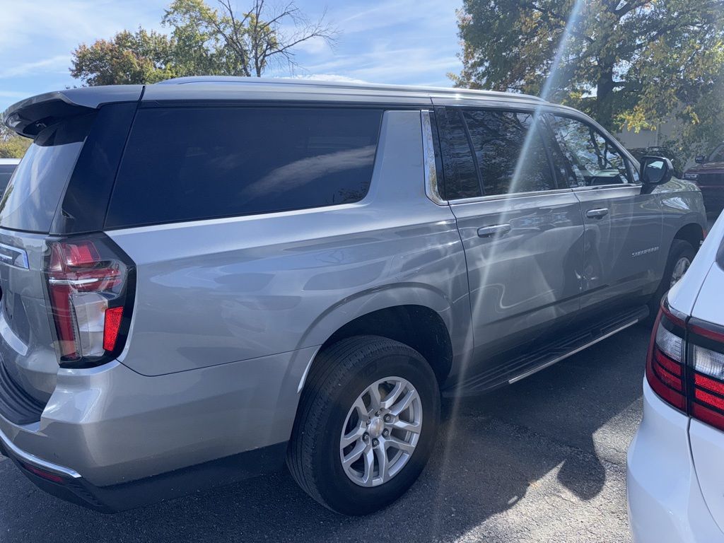2023 Chevrolet Suburban LS photo 2