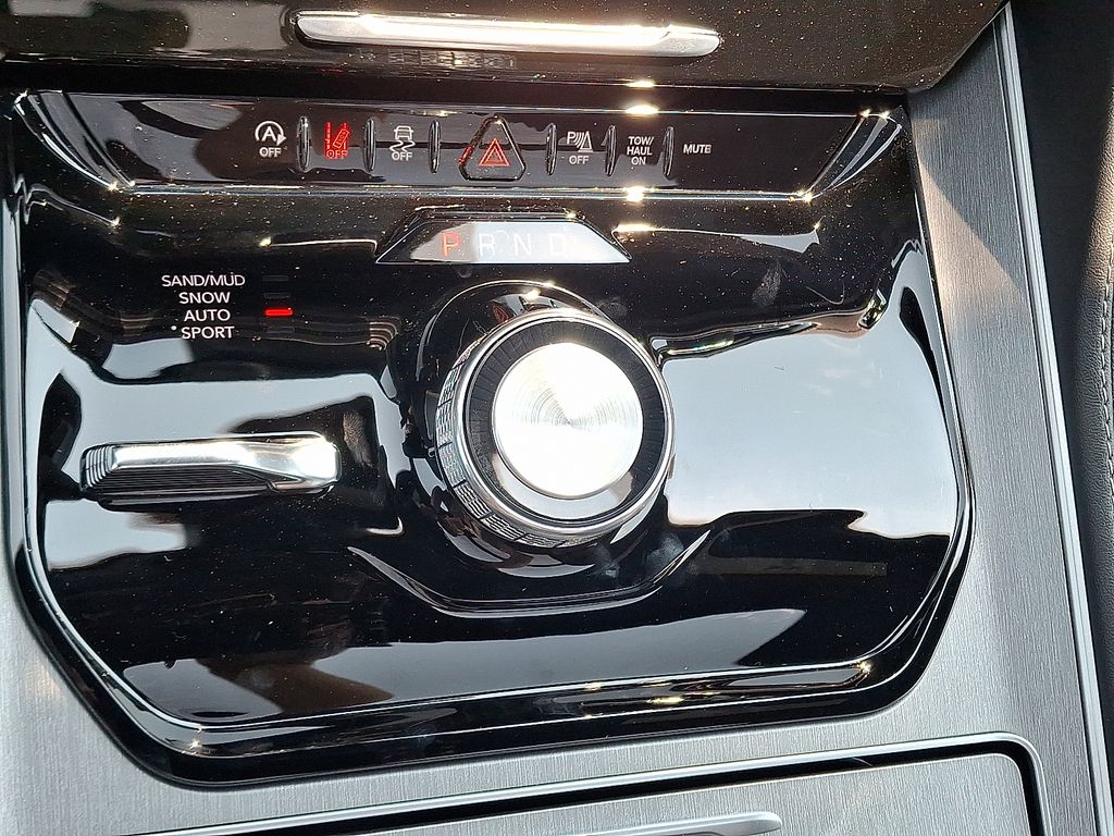 2025 Jeep Wagoneer Series II - Photo 12