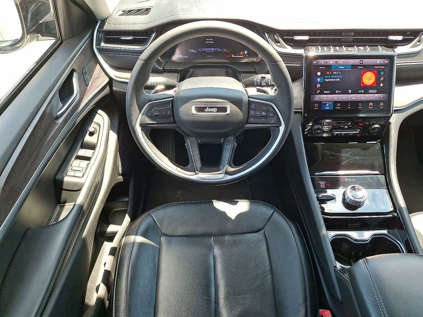 2023 Jeep Grand Cherokee Limited photo 2