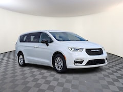 2026 Chrysler Pacifica Select Passenger Van
