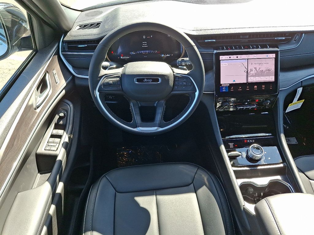 2025 Jeep Grand Cherokee Limited photo 2