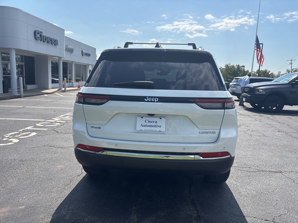 2022 Jeep Grand Cherokee Limited photo 2
