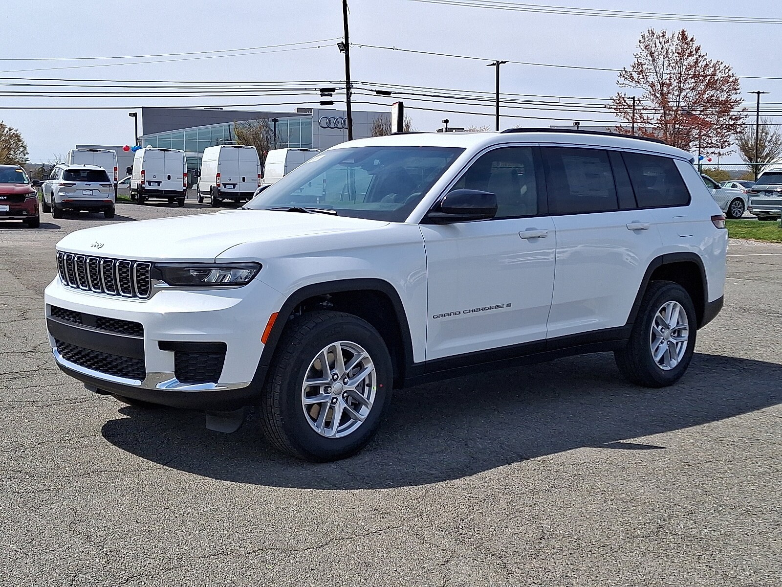 2025 Jeep Grand Cherokee Laredo X photo 2