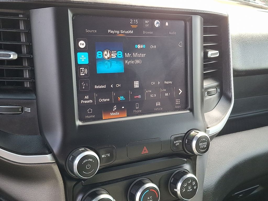 2022 Ram 1500 Big Horn Lone Star photo 3