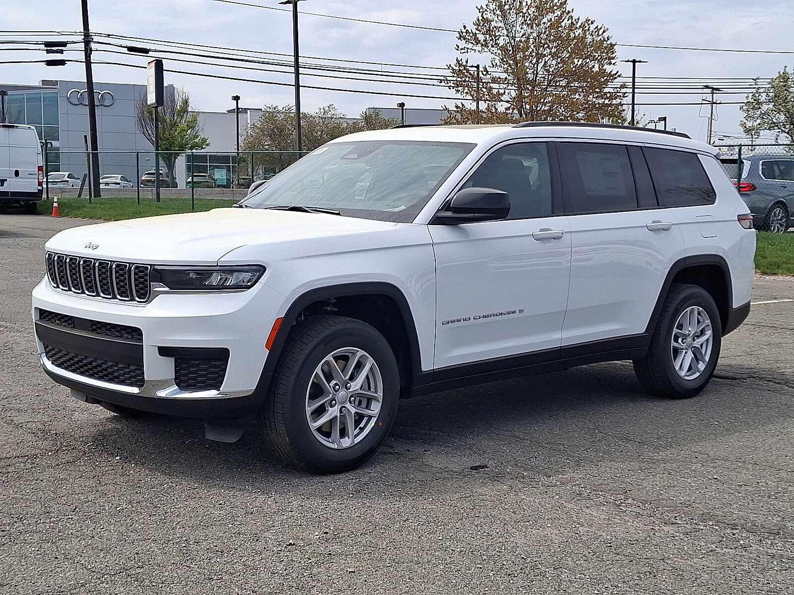 2025 Jeep Grand Cherokee Laredo X photo 2