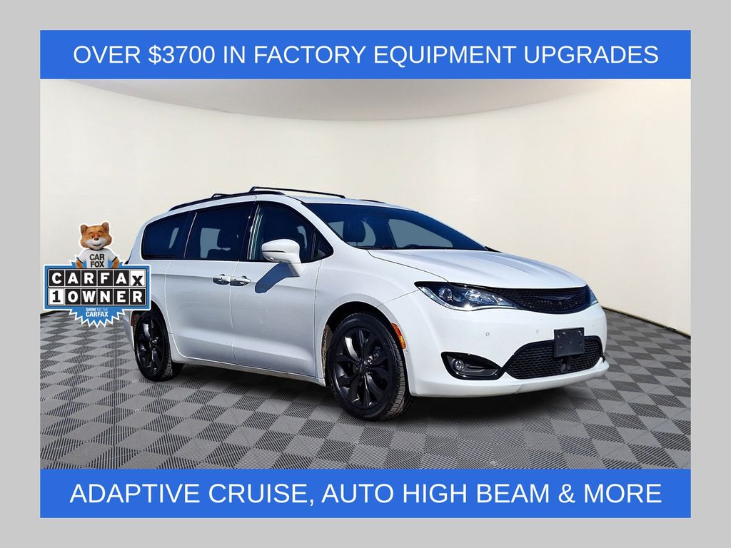2020 Chrysler Pacifica Limited's photo