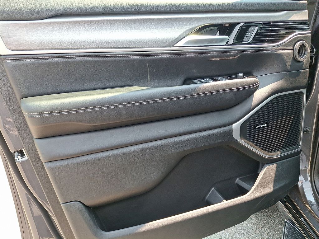 2025 Jeep Wagoneer Series II - Photo 10