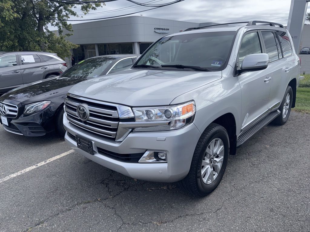 2017 Toyota Land Cruiser Base photo 2