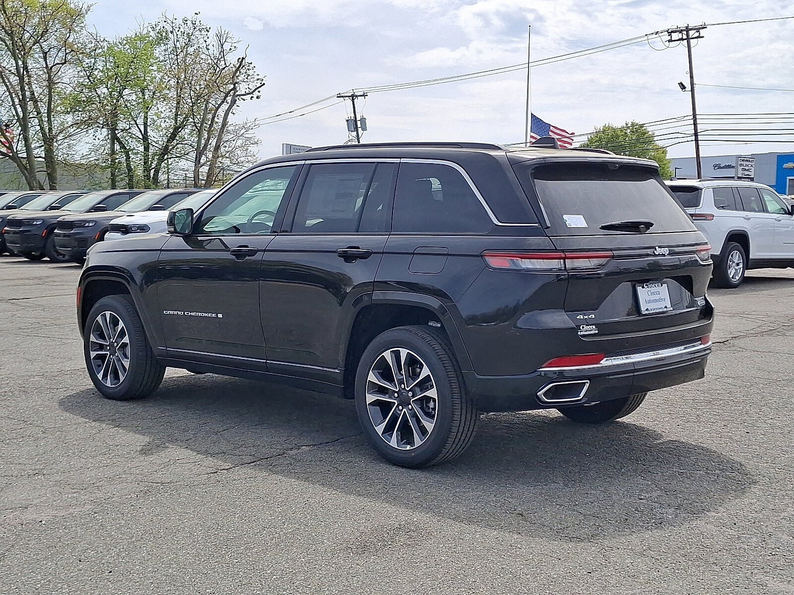 2025 Jeep Grand Cherokee Overland photo 3