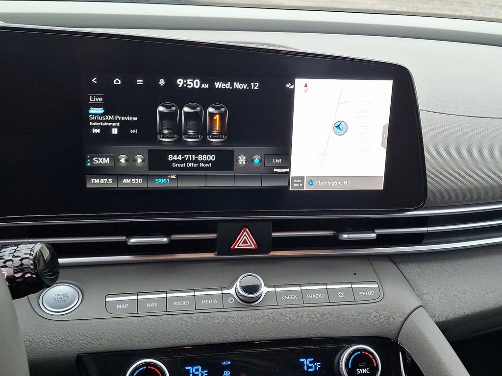 2023 Hyundai Elantra SEL photo 3