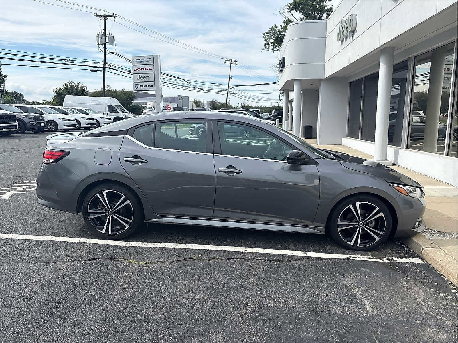 2021 Nissan Sentra SR photo 2