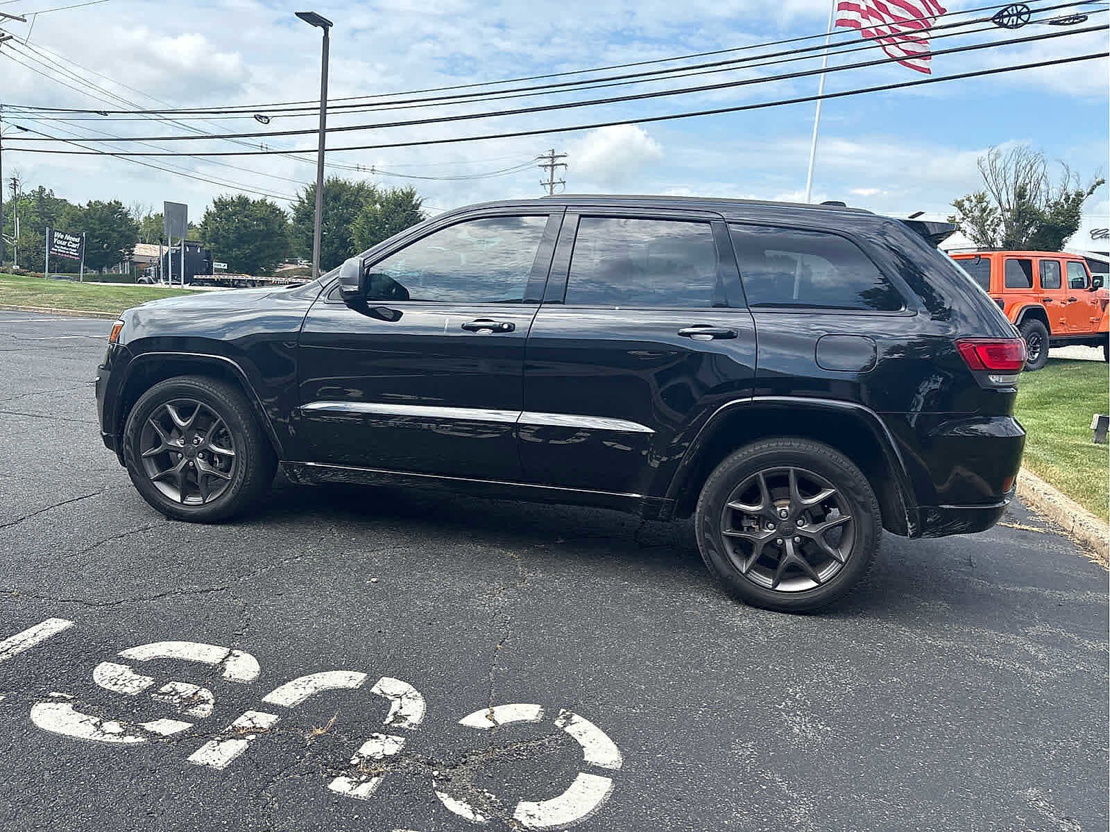 2021 Jeep Grand Cherokee Anniversary Edition photo 2