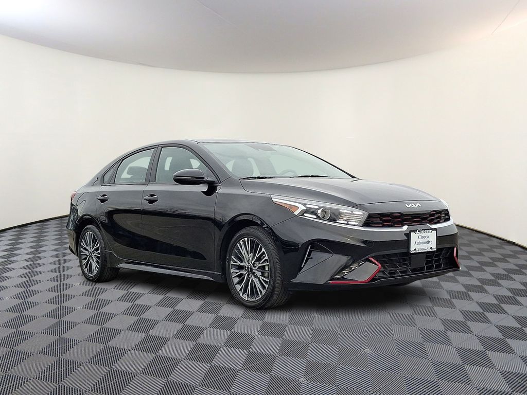 2023 Kia Forte GT-Line's photo