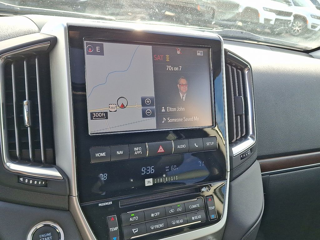 2017 Toyota Land Cruiser Base photo 2