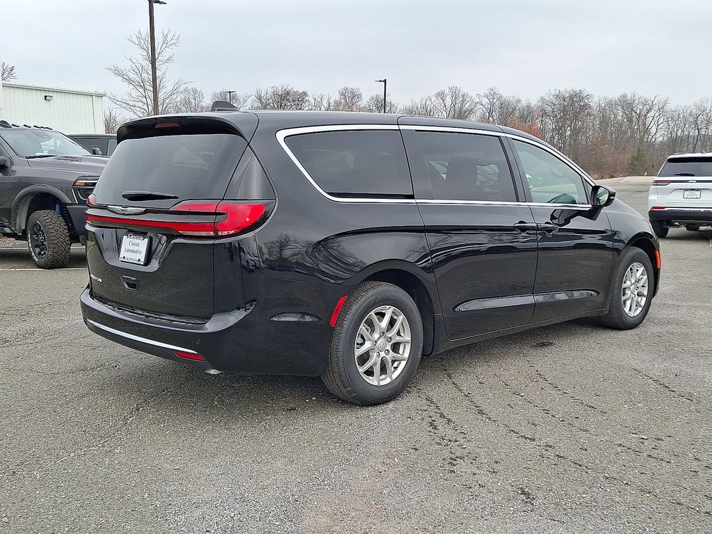 2026 Chrysler Pacifica Select - Photo 33