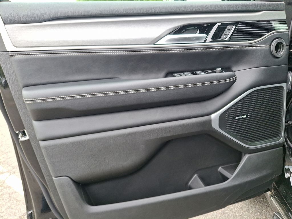 2025 Jeep Wagoneer L Series II - Photo 36