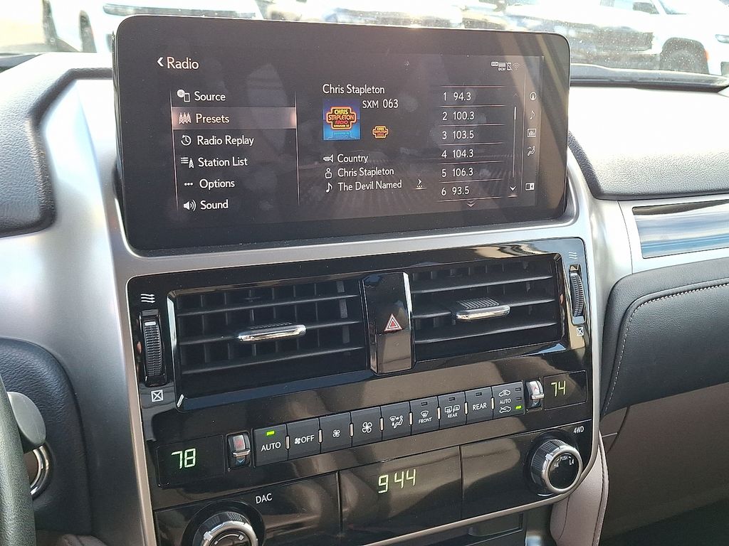 2023 Lexus GX 460 photo 2