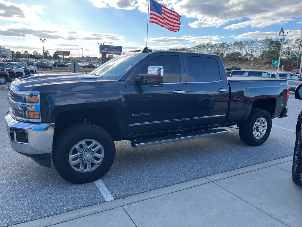 2017 Chevrolet Silverado 2500HD LTZ photo 3