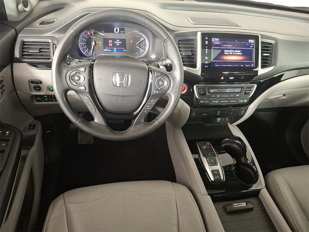 2017 Honda Pilot Touring photo 2