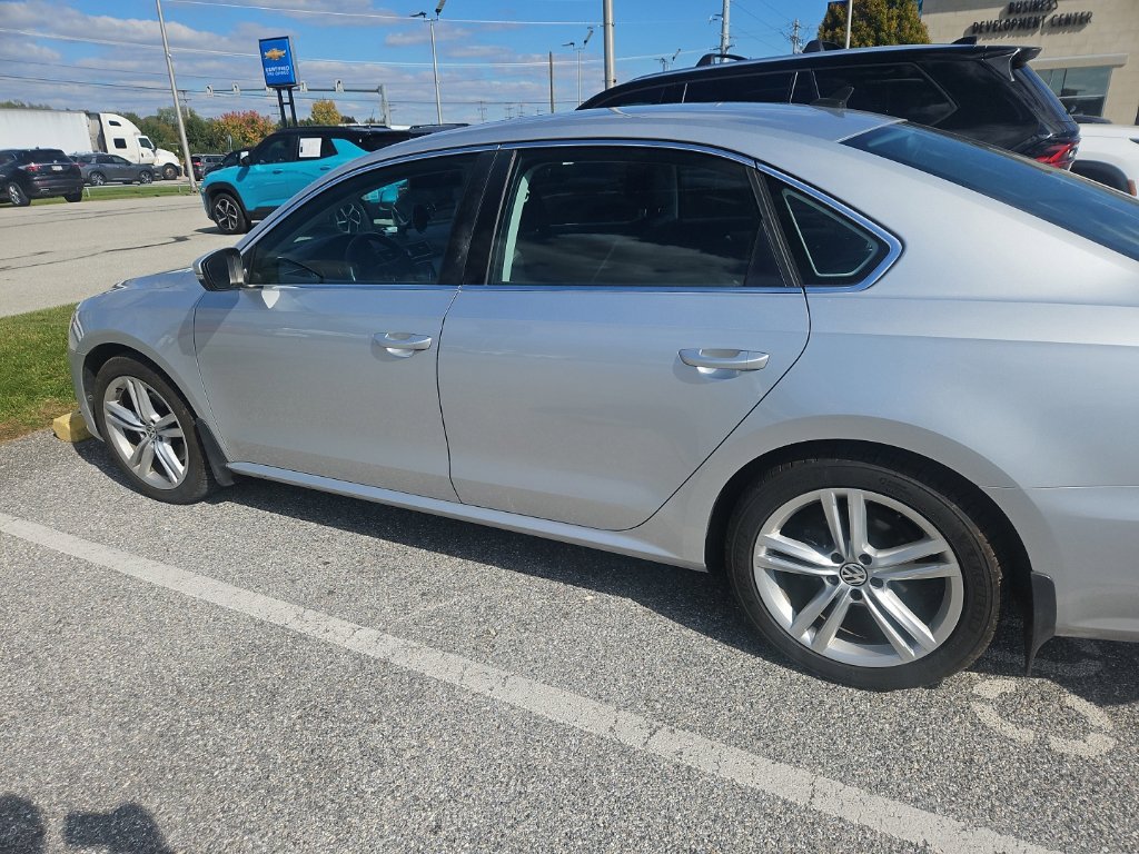 Used 2014 Volkswagen Passat 2.0L TDI SE Sedan