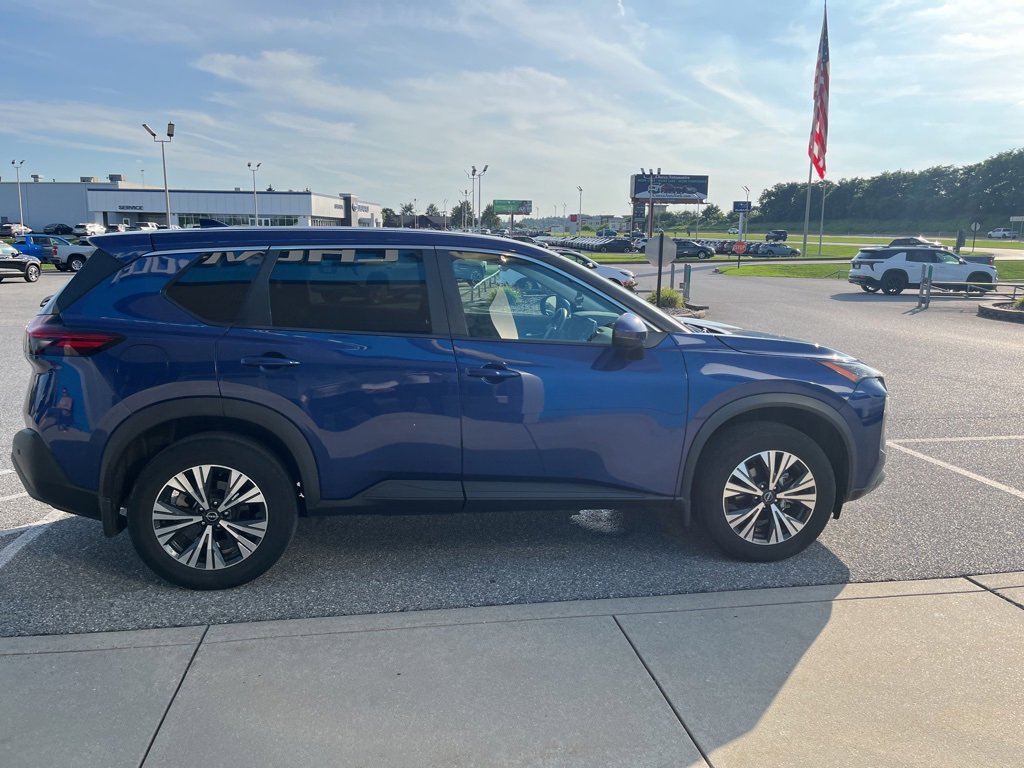 2022 Nissan Rogue SV photo 3